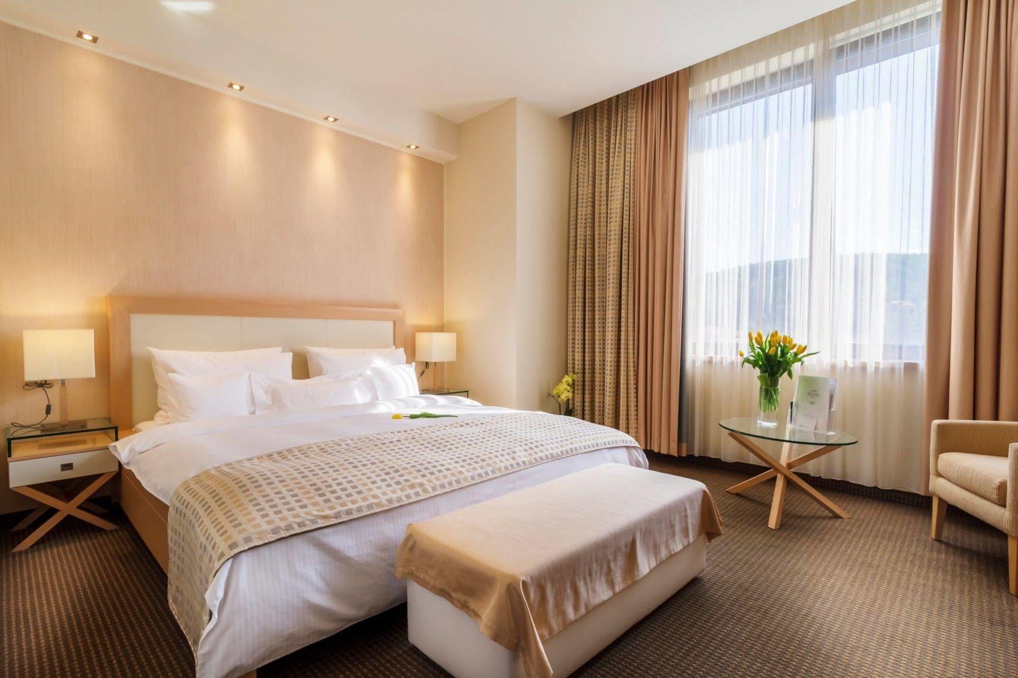 Hotel Rogge Resita Eksteriør billede